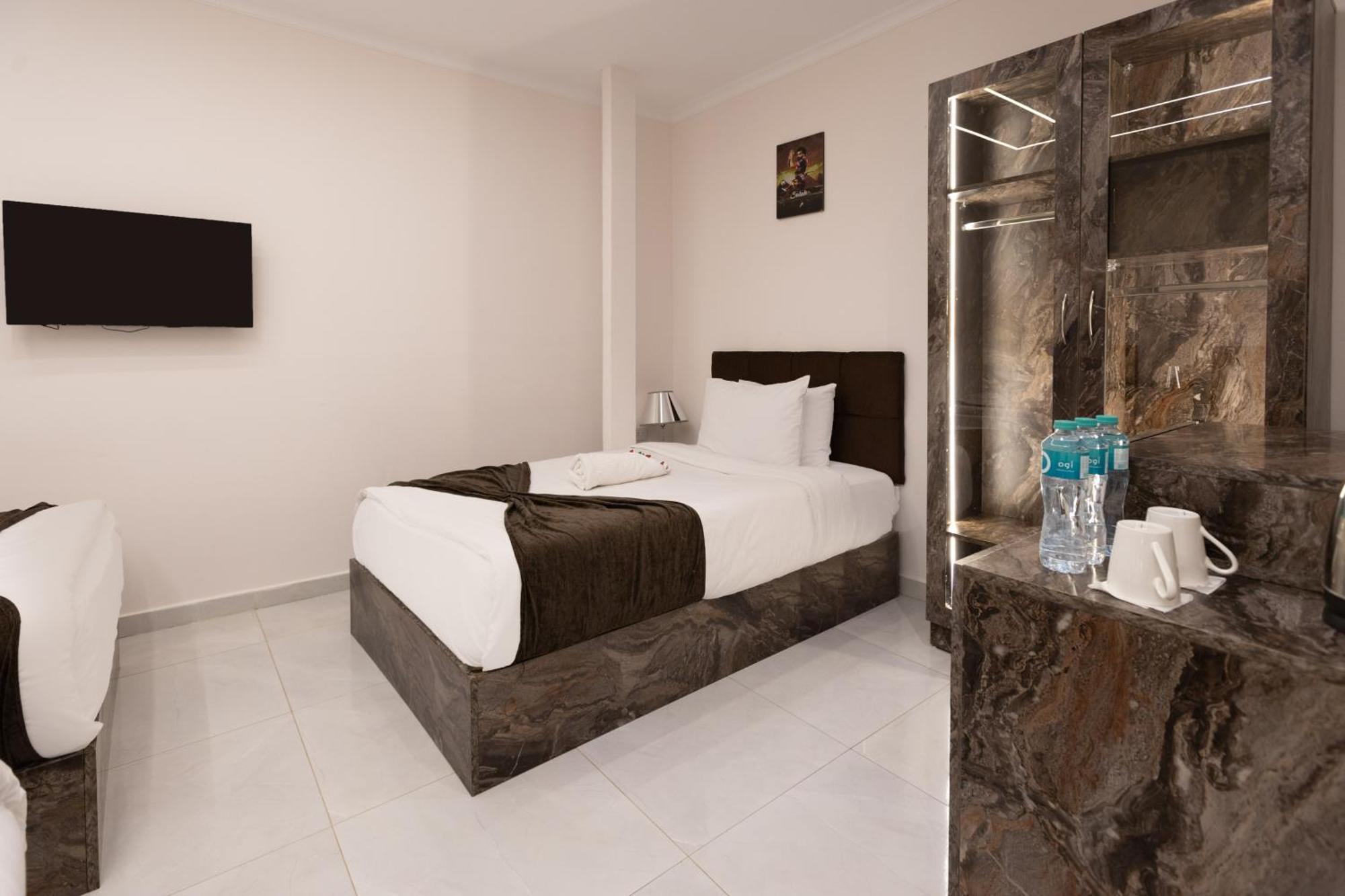Tree Lounge Pyramids View , Sphinx Giza * Kafret el-Gabal