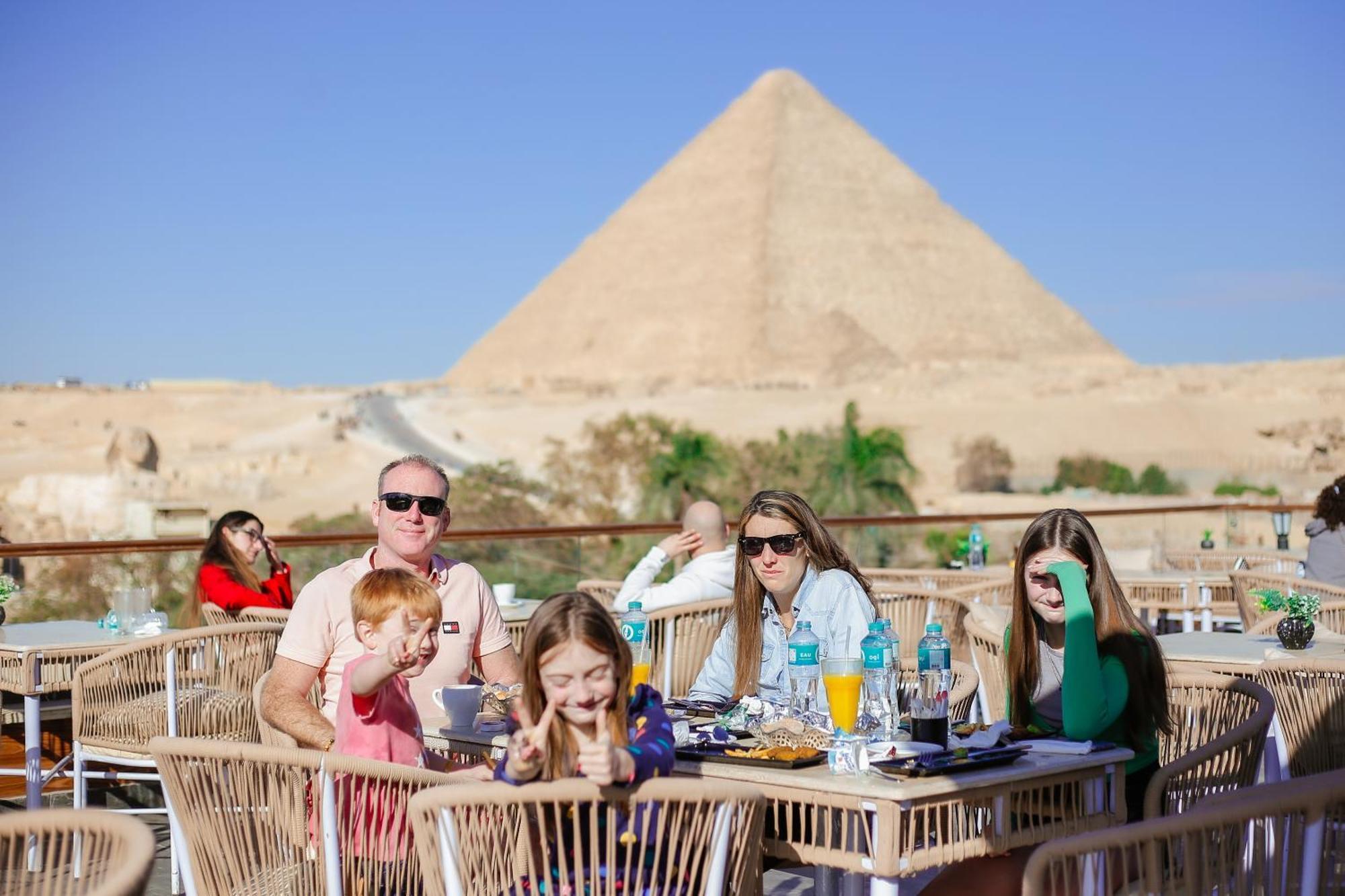 Tree Lounge Pyramids View , Sphinx Giza Hostel