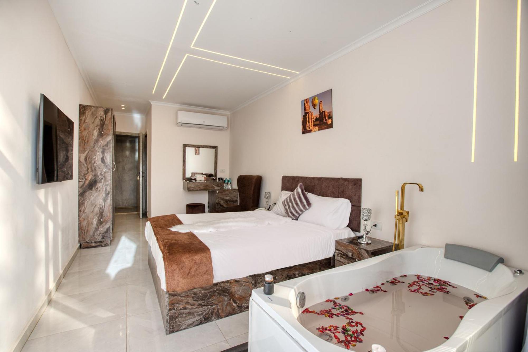 Tree Lounge Pyramids View , Sphinx Giza Hostel *