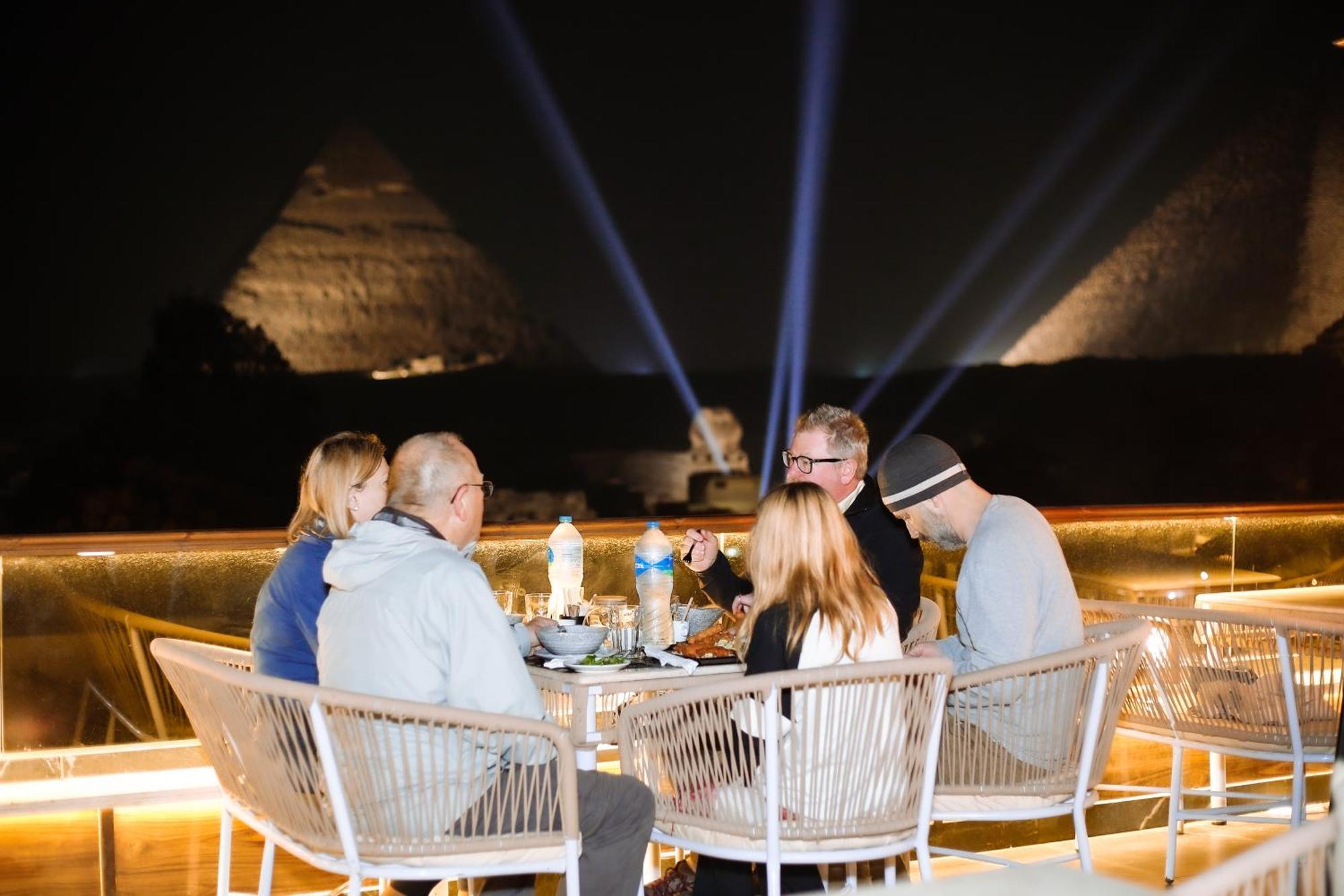 Tree Lounge Pyramids View , Sphinx Giza Hostel Kafret el-Gabal
