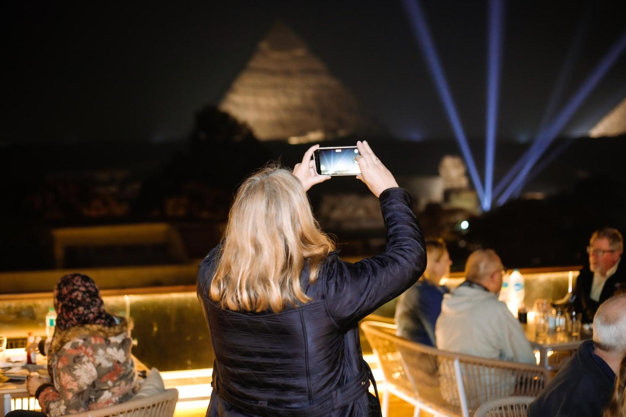 Tree Lounge Pyramids View , Sphinx Giza Hostel Kafret el-Gabal
