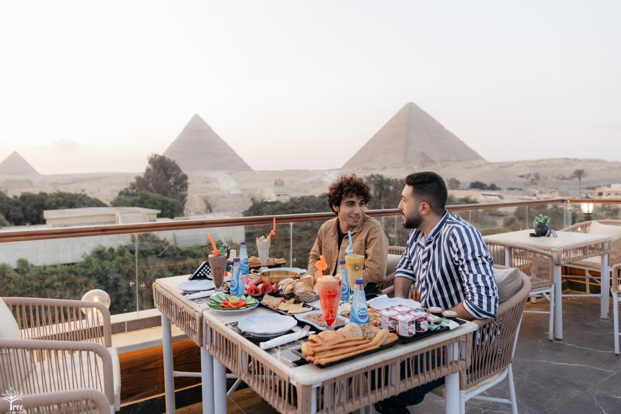 Tree Lounge Pyramids View , Sphinx Giza *