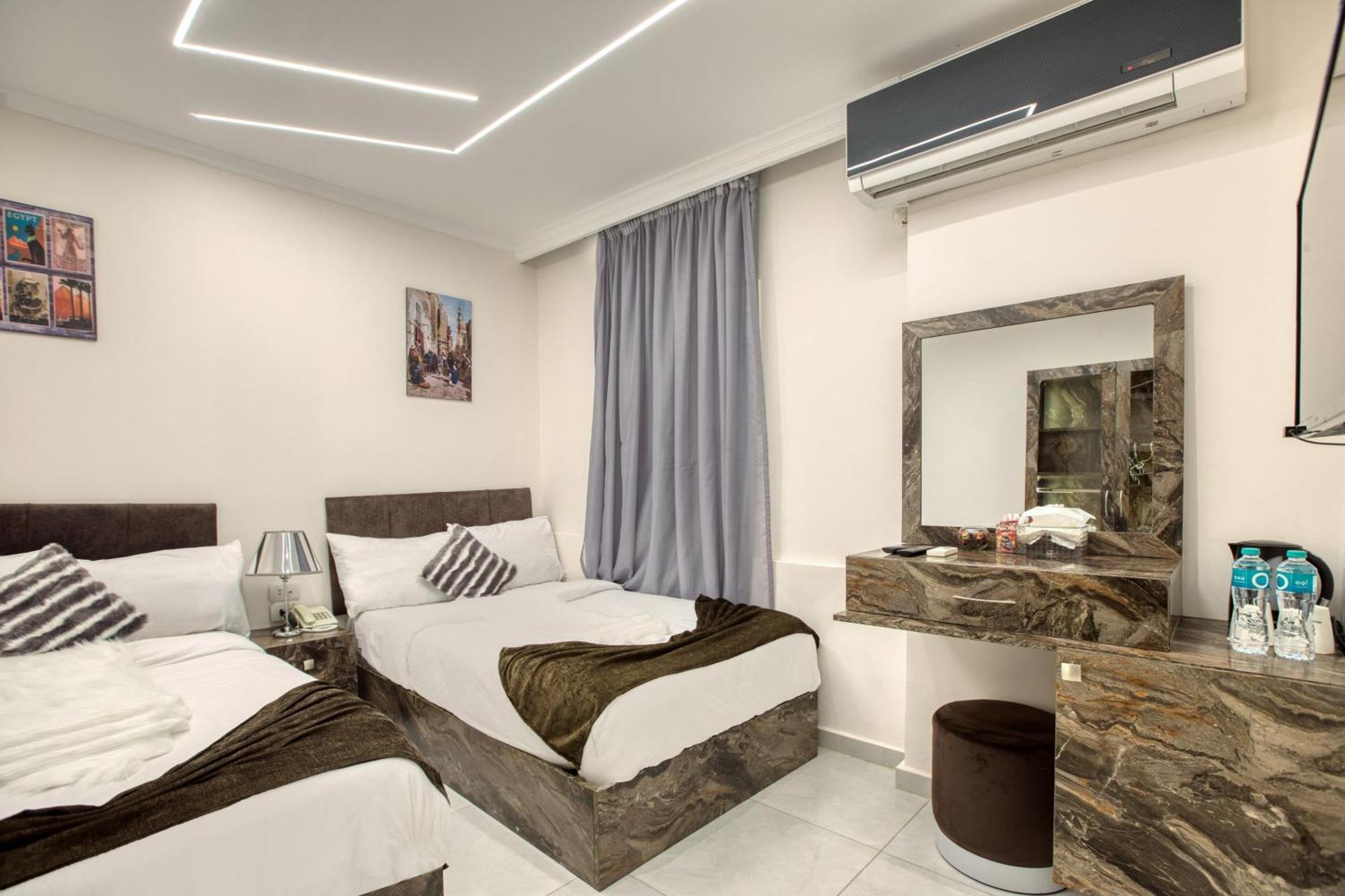 Tree Lounge Pyramids View , Sphinx Giza Kafret el-Gabal