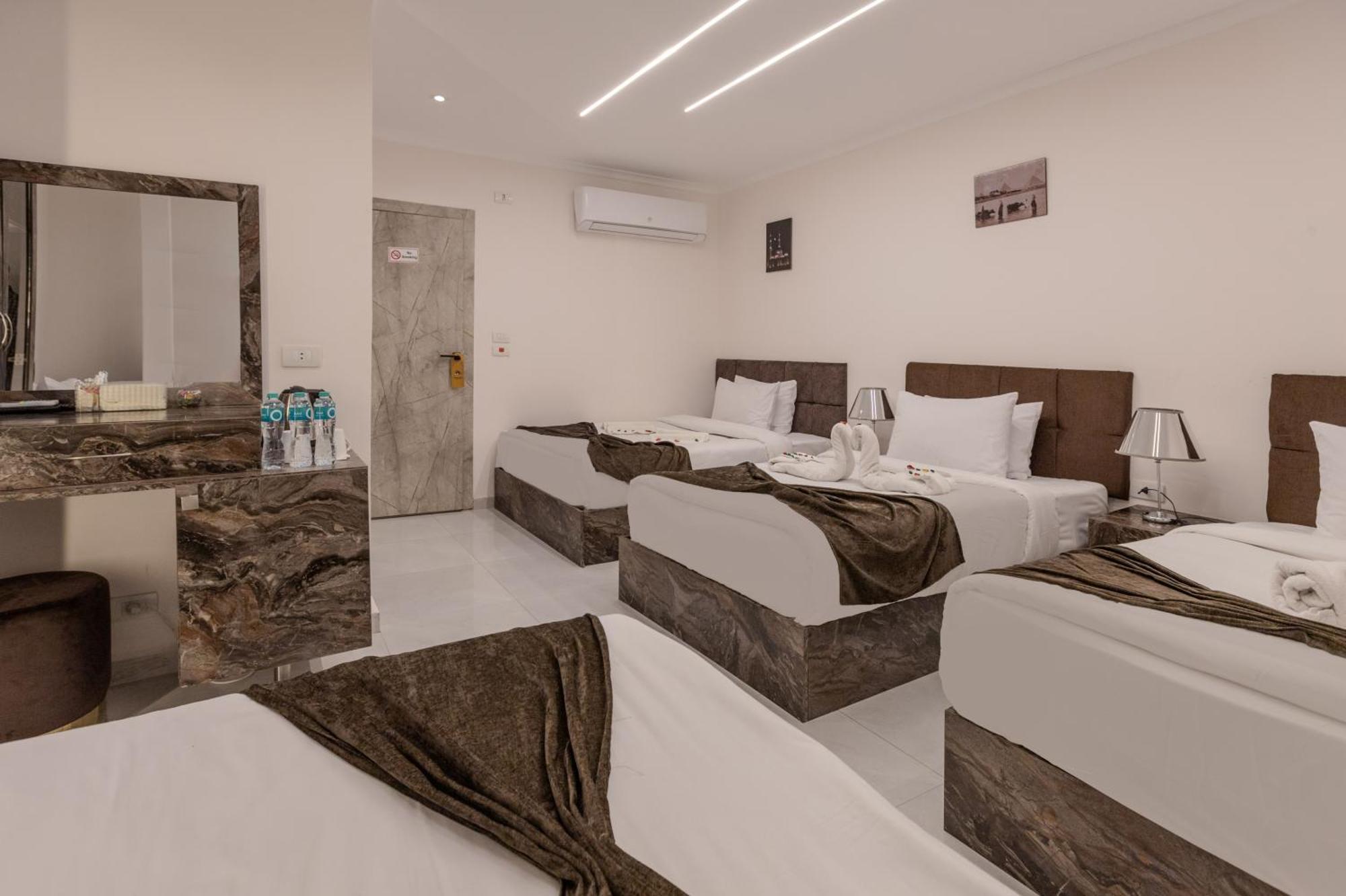 Hostel Tree Lounge Pyramids View , Sphinx Giza *