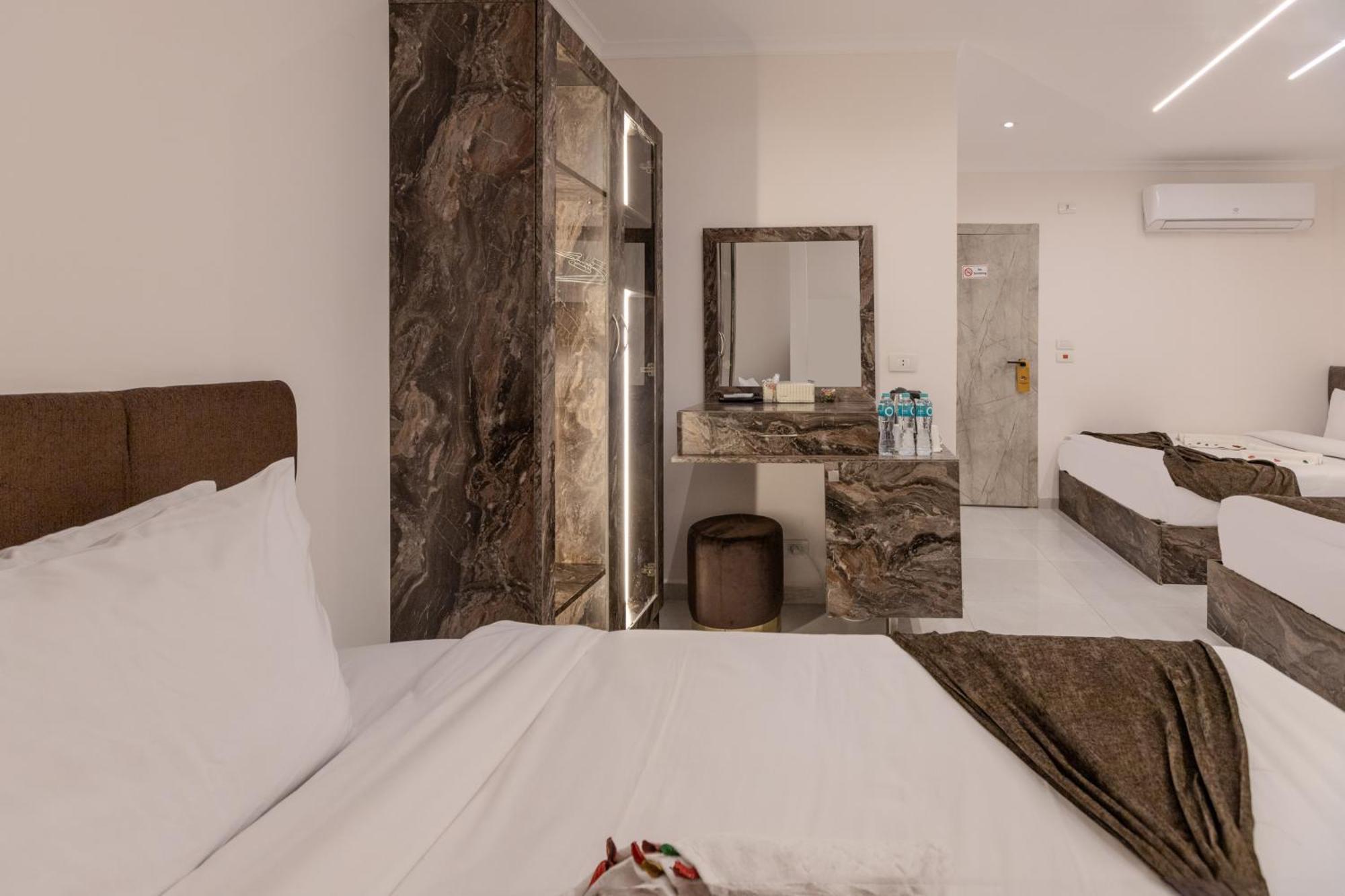 Tree Lounge Pyramids View , Sphinx Giza Hostel Kafret el-Gabal