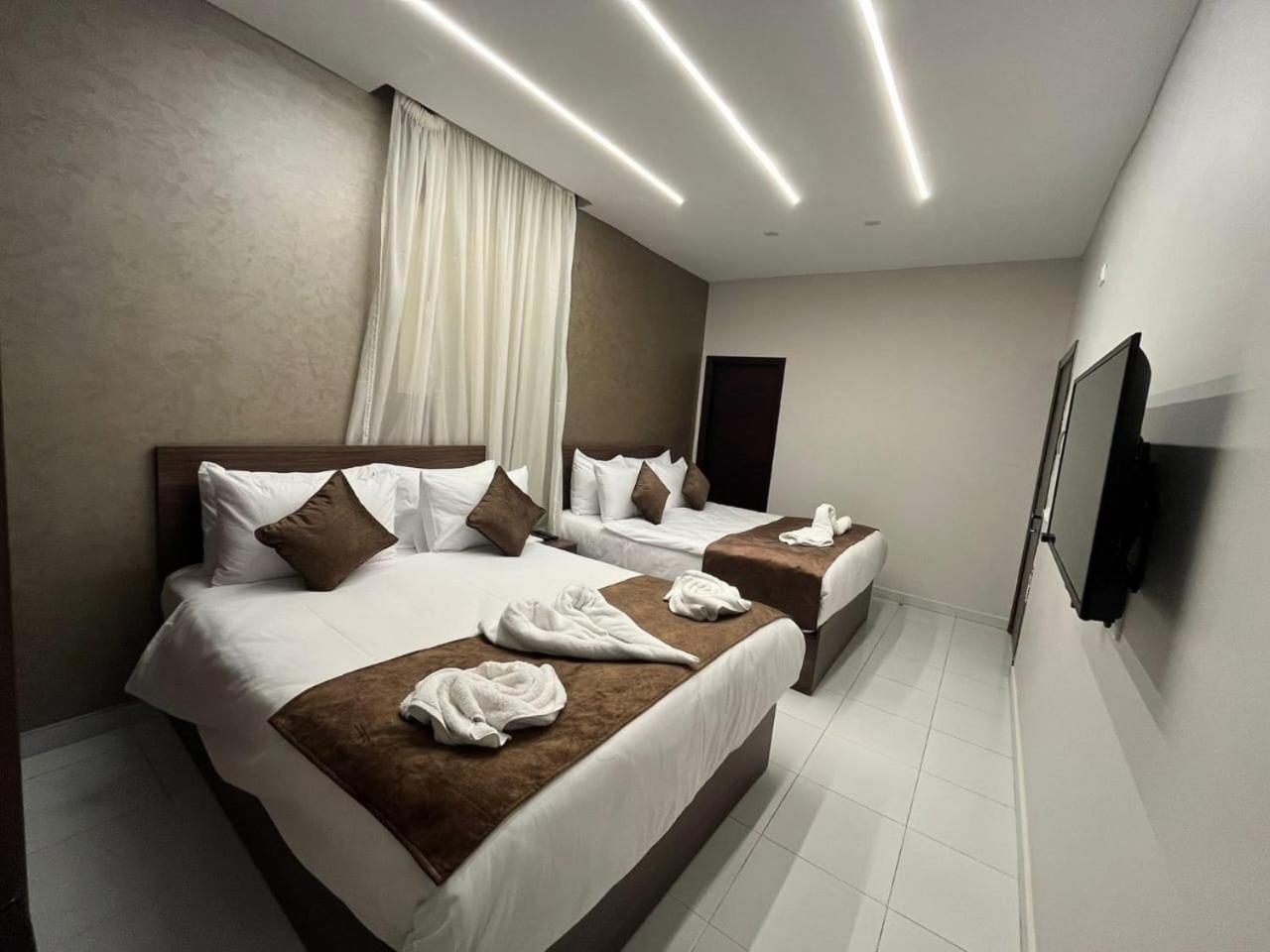 Tree Lounge Pyramids View , Sphinx Giza * Kafret el-Gabal